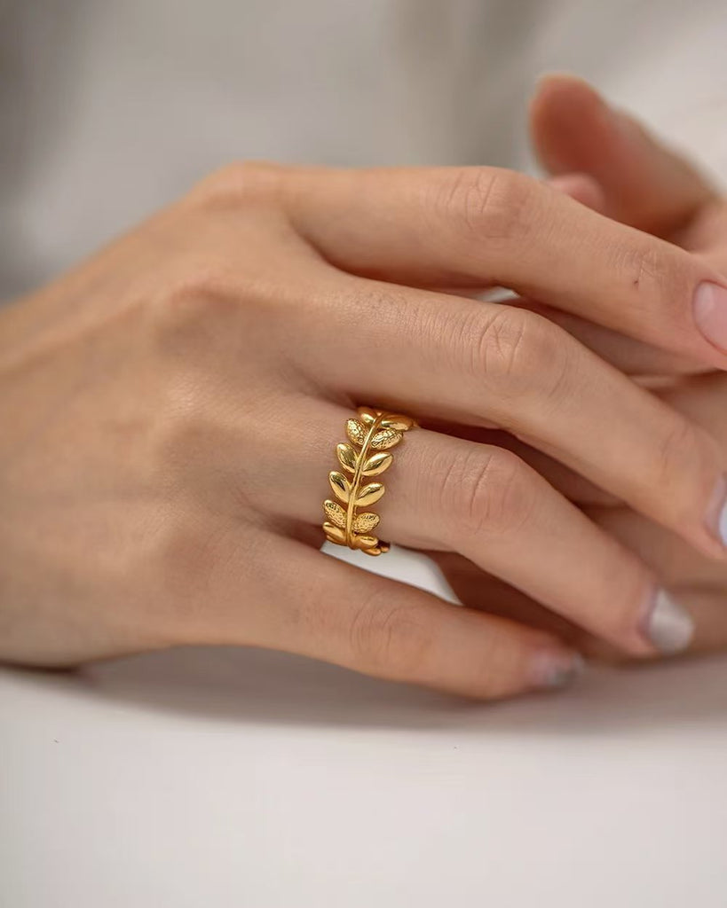 TRENDY GEOMETRIC WEDDING BAND RING