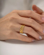 Load image into Gallery viewer, TRENDY GEOMETRIC WEDDING BAND RING