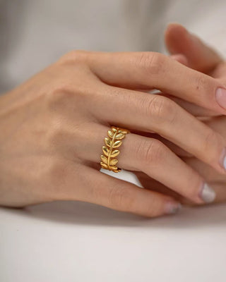 TRENDY GEOMETRIC WEDDING BAND RING